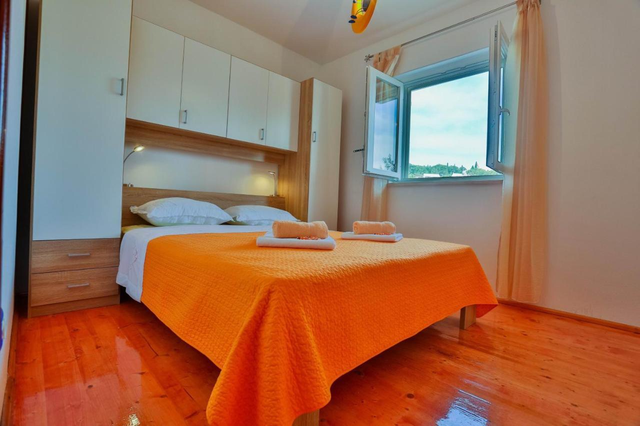 Apartments Lenka Sutivan Exterior photo